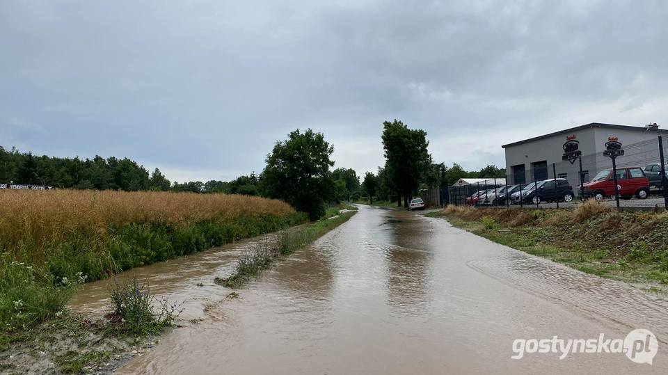 Droga z Gostynia w kierunku Dusiny "pływała"