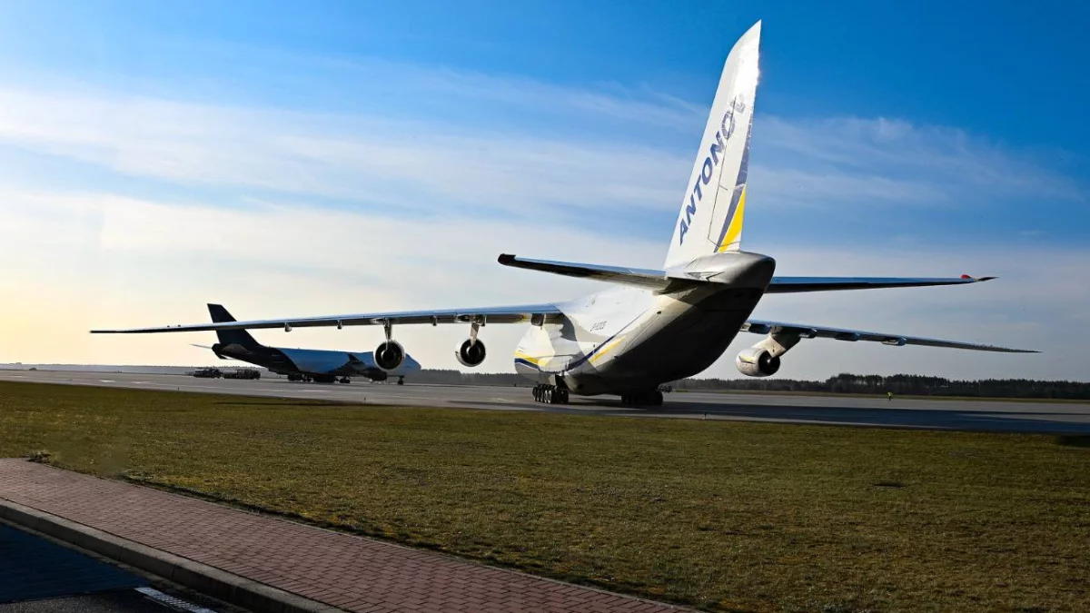 Taki widok to rzadkość. Podniebny kolos wylądował w Wielkopolsce