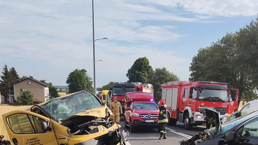 Tragiczne zderzenie osobówki z samochodem dostawczym. Nie żyje 6-letnie dziecko - Zdjęcie główne