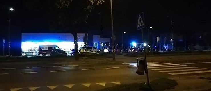 Agresor napadł z nożem i młotem na popularny market. Padły strzały - Zdjęcie główne