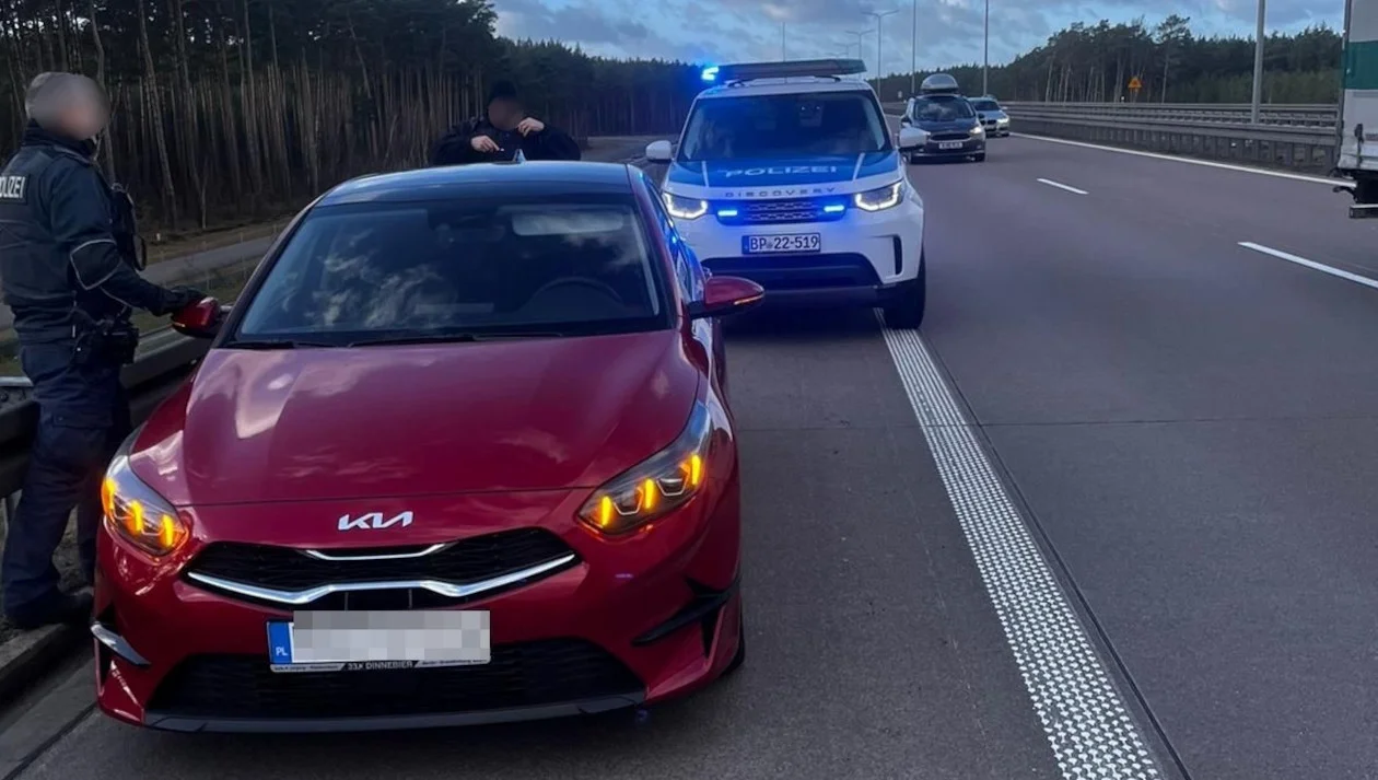 Pościg na autostradzie A2. Kierowca bez prawa jazdy uciekał kradzionym autem - Zdjęcie główne