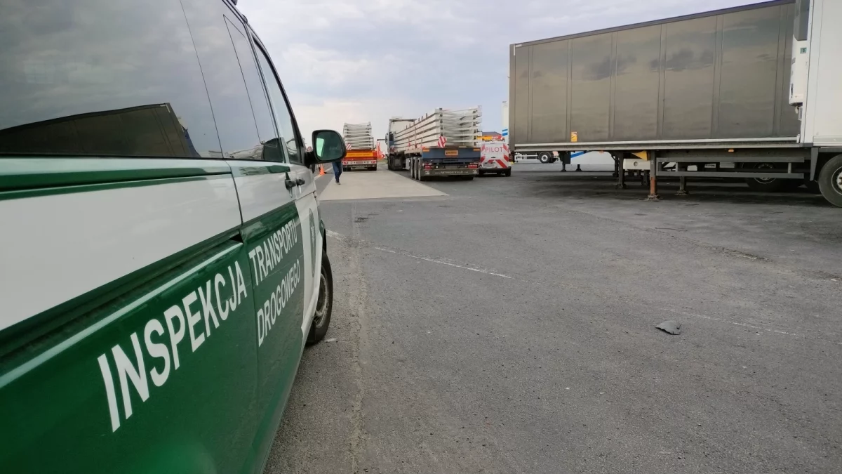 ITD zatrzymała kolumnę gigantycznych transportów. To nie kierowca zawinił! Brakowało ważnego elementu [ZDJĘCIA]