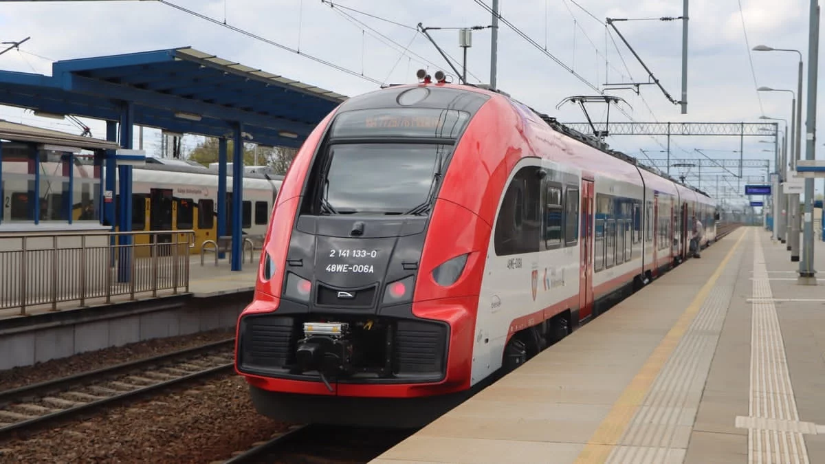 Awaria kolejowa na trasie Opalenica - Nowy Tomyśl. Zerwana sieć trakcyjna, ruch pociągów wstrzymany
