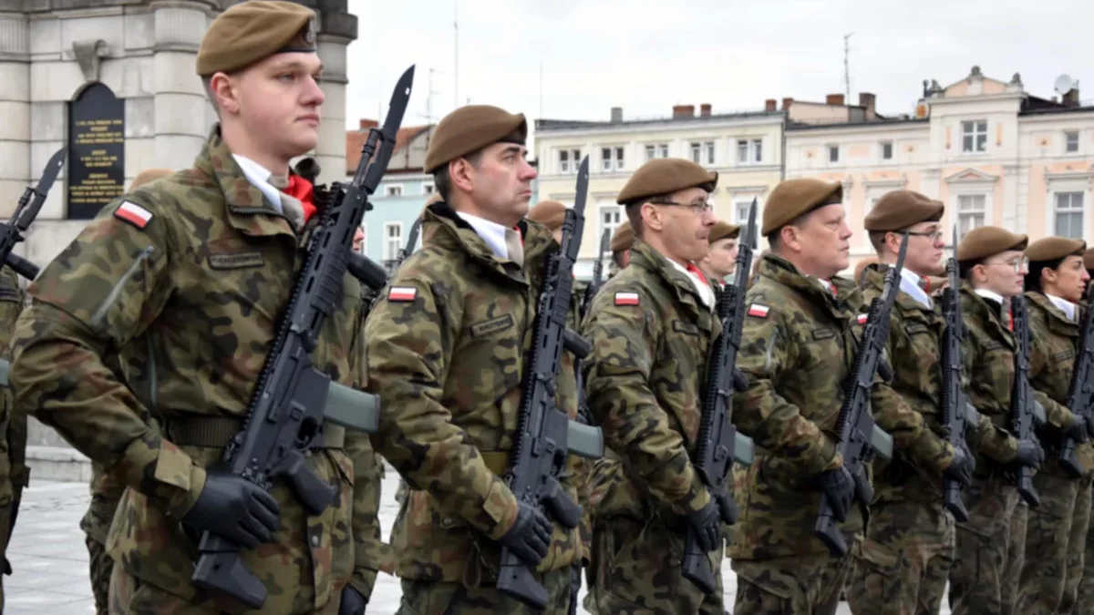 Rekruci złożyli przysięgę na rynku w Gostyniu. Zasilą wojska obrony terytorialnej - Zdjęcie główne