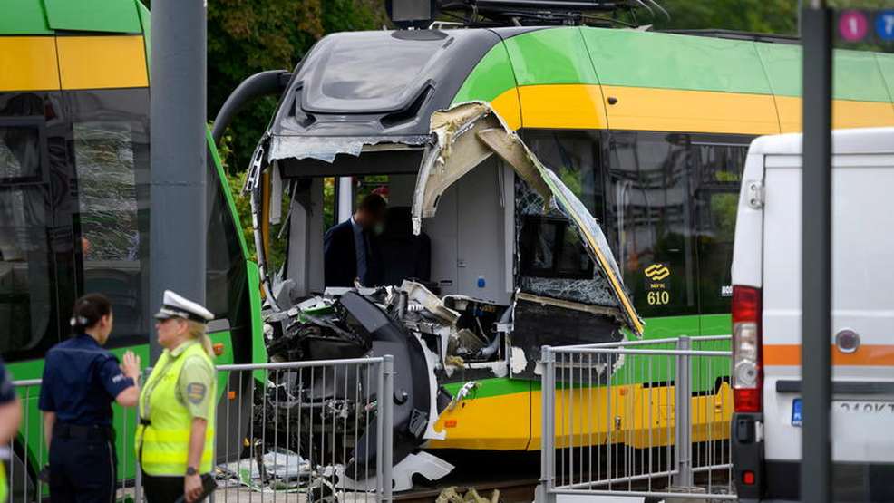 Groźne zderzenie dwóch tramwajów. Ponad 30 osób rannych! - Zdjęcie główne