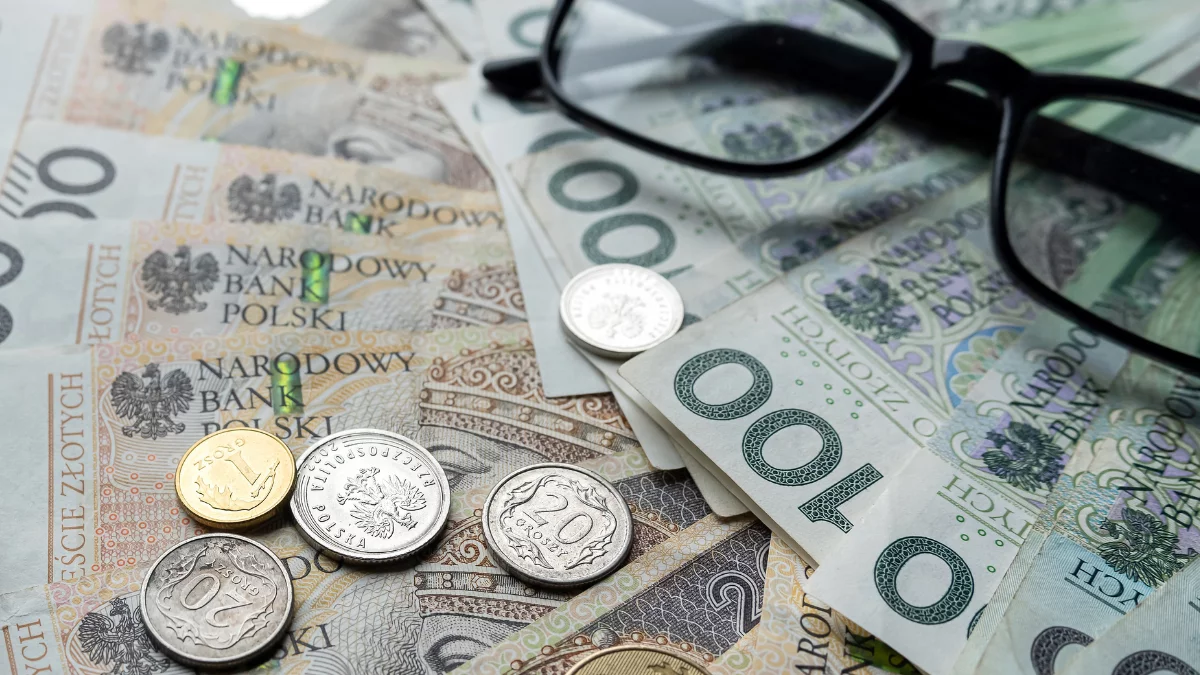 Tyle wynosi teraz przeciętna renta i emerytura w Polsce. Nowy raport ZUS
