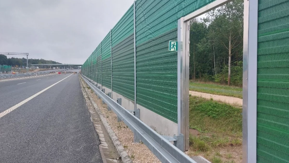 Skracają sobie drogę do pracy i na grzyby. Nie wiedzą, iż grozi za to aż 12 lat więzienia