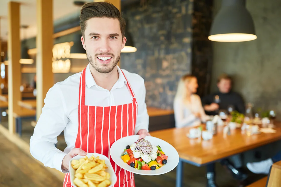 Kontrole sanitarne w wielkopolskiej gastronomii. Wystawiono mandaty na ponad 19 tys. zł - Zdjęcie główne