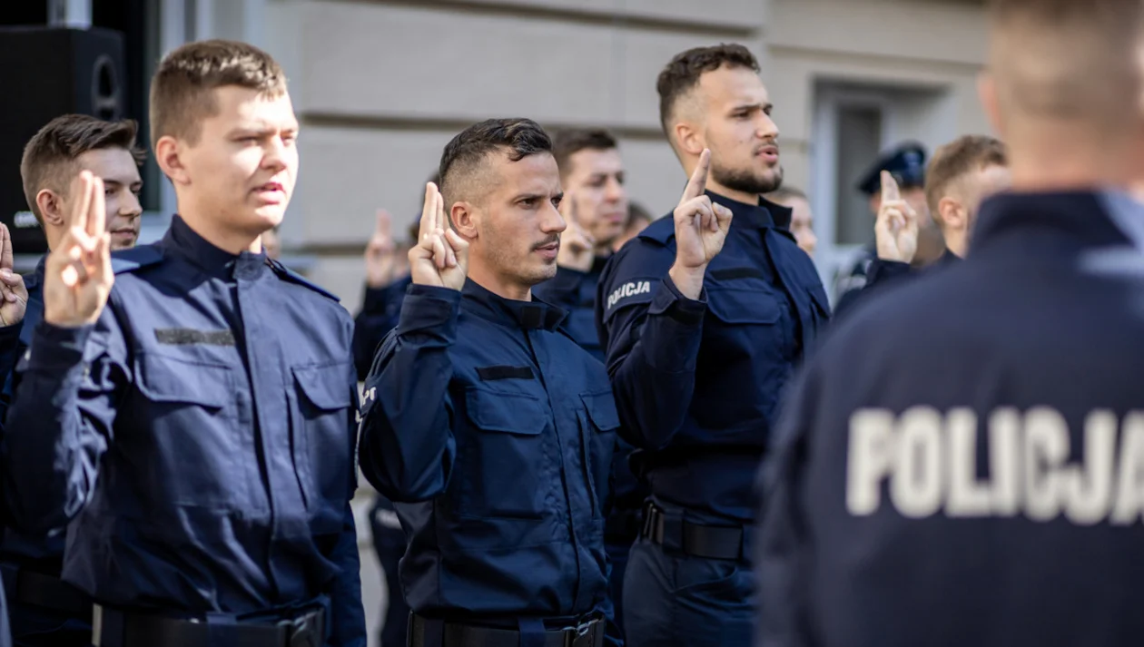 31 funkcjonariuszy ślubowało. Obchody święta policji w poznańskiej komendzie wojewódzkiej - Zdjęcie główne