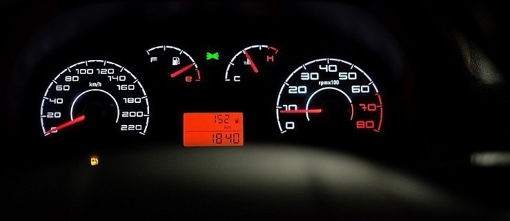 20-latek przekroczył dozwoloną prędkość o 98 km/h!  - Zdjęcie główne