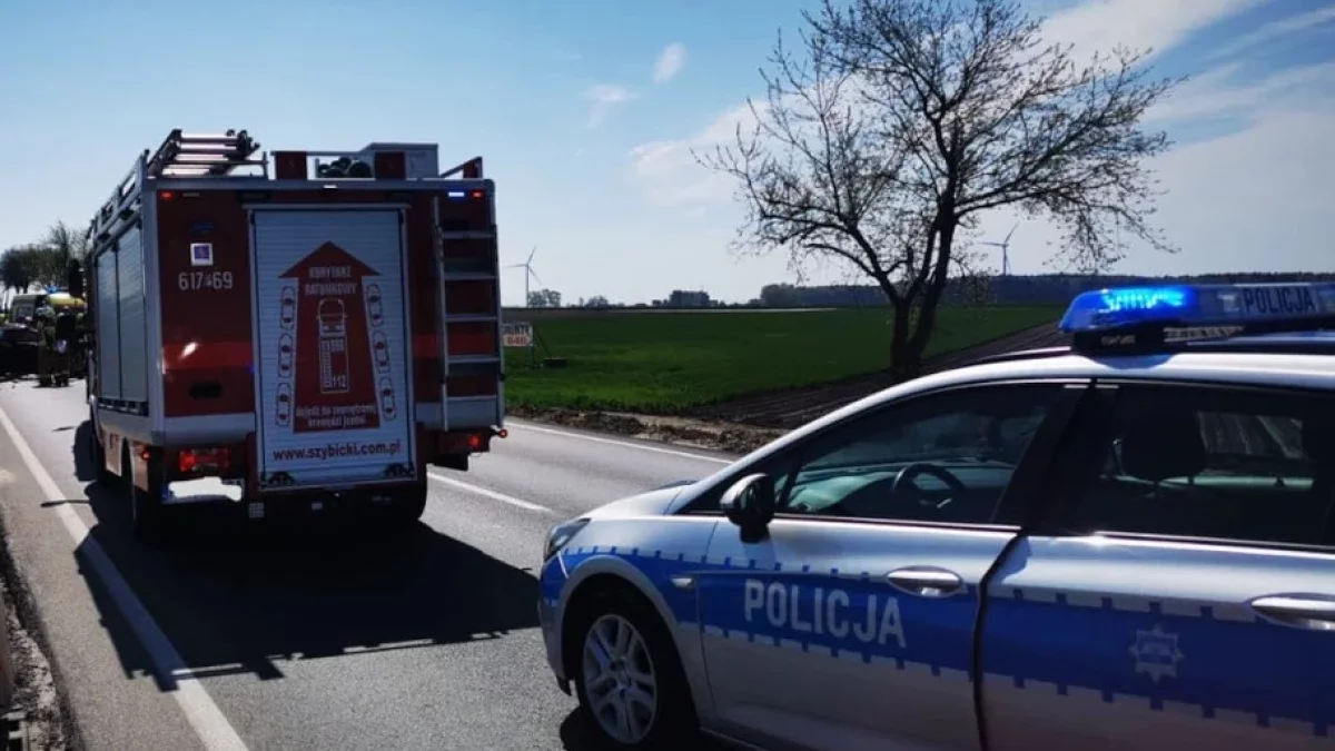 Tragiczny wypadek na drodze wojewódzkiej 444. Samochód uderzył w drzewo. Nie żyje mężczyzna