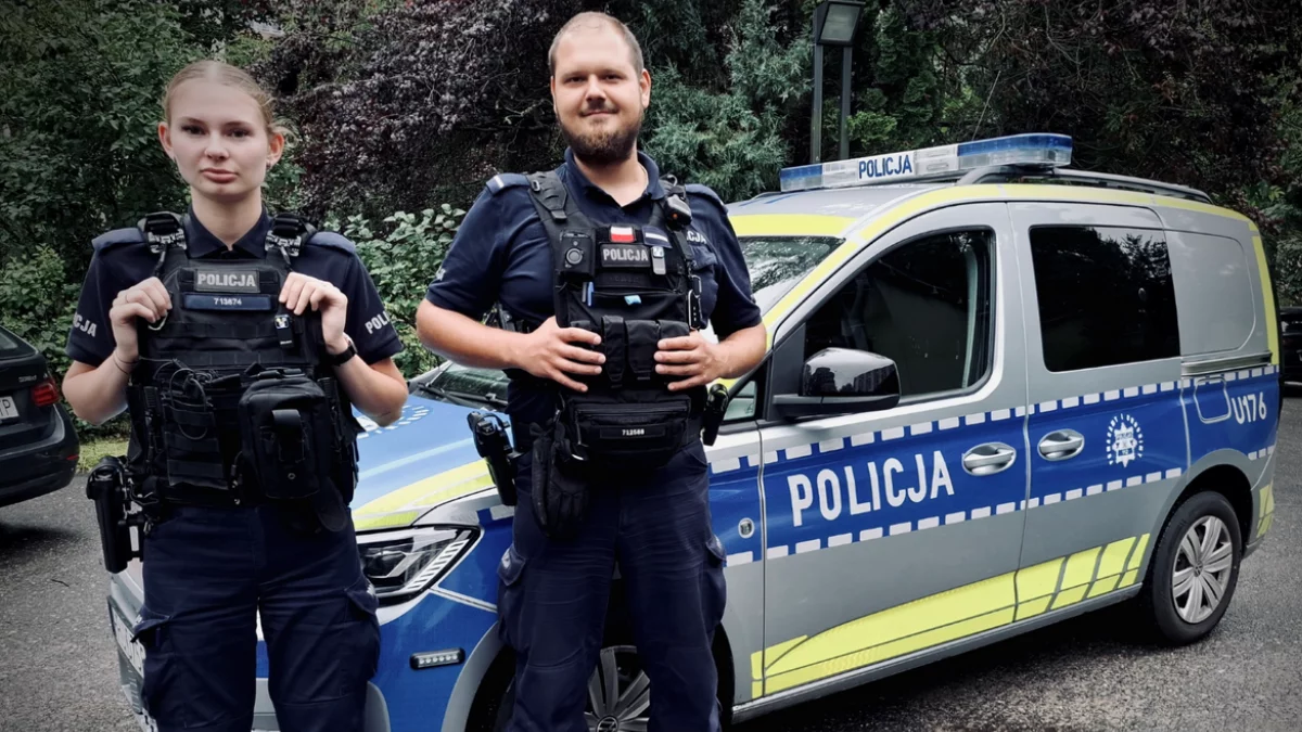 Zrozpaczony ojciec wybiegł z samochodu z prośbą o pomoc. Policjanci uratowali życie 3-dniowego noworodka