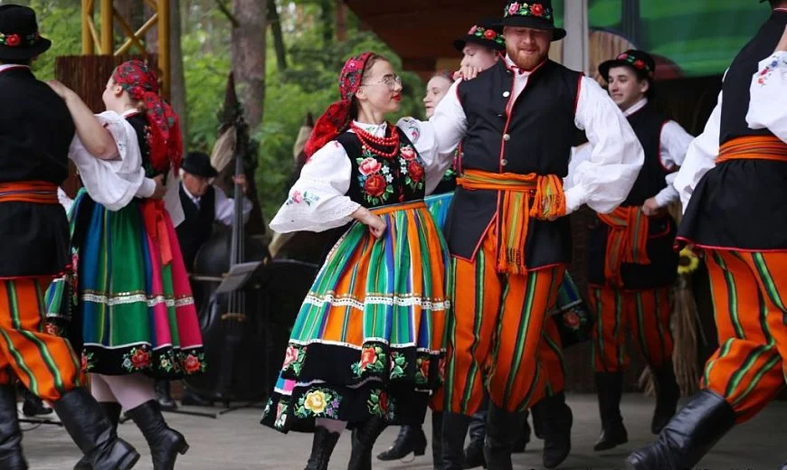 Biesiada Folkloru Ziemi Kaliskiej w weekend. Konkursy, targi sztuki ludowej i potańcówka w Brzezinach - Zdjęcie główne