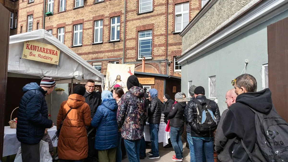 Zbiórka żywności dla potrzebujących w wybranych sklepach. Sprawdź, jak możesz pomóc - Zdjęcie główne