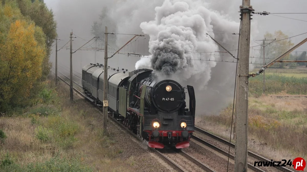 Gwizd, stukot kół i kłęby dymu. Pozostał miesiąc do XXX Parady Parowozów