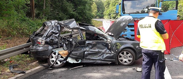 Śmiertelny wypadek na trasie Dębe - Chodzież. Nie żyje kierowca osobówki   - Zdjęcie główne