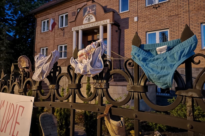 Kuria Diecezjalna w Kaliszu przeprasza. Ofiary pedofila odpowiadają - Zdjęcie główne