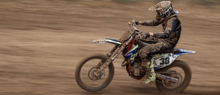 14-latek uderzył motocyklem w drzewo. Zginął na miejscu - Zdjęcie główne